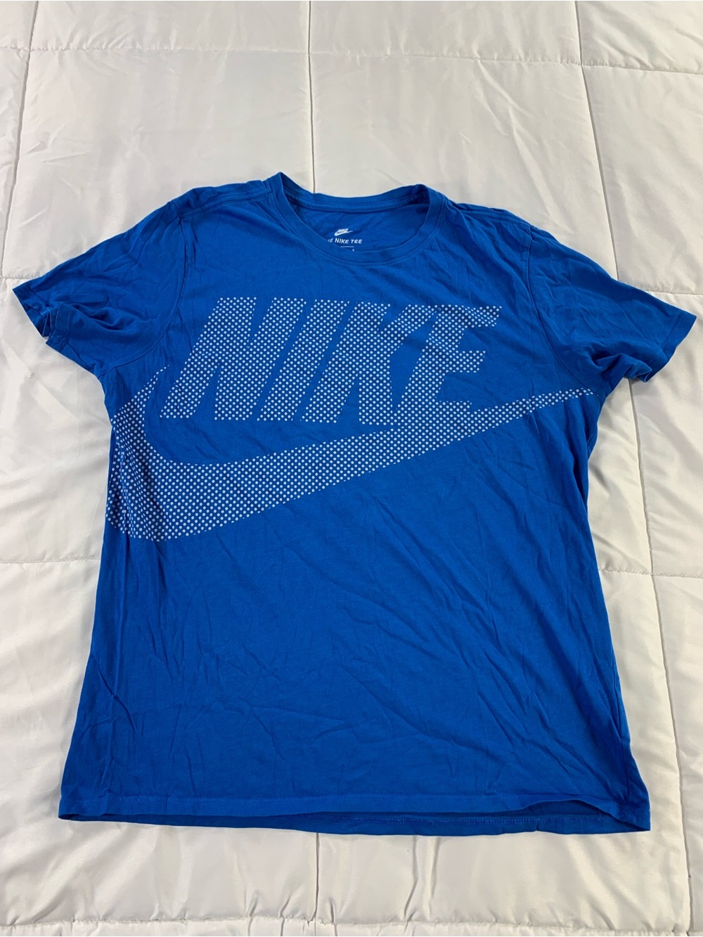 Pre loved NIKE shirt mens size L